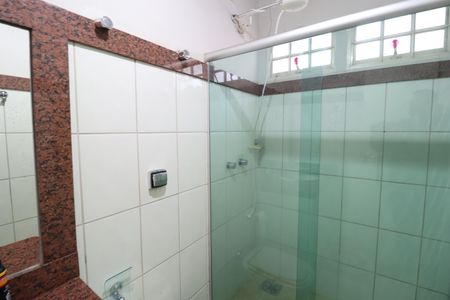 Casa para alugar com 250m², 3 quartos e 4 vagasBanheiro Social