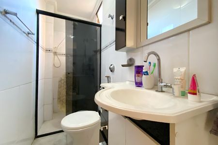 Banheiro de apartamento à venda com 2 quartos, 66m² em Floresta, Belo Horizonte