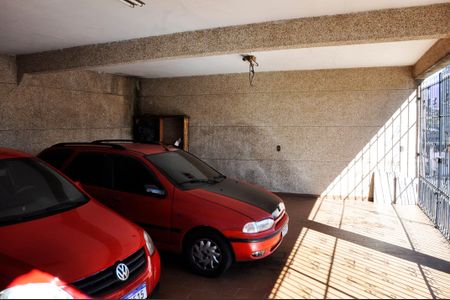 Garagem de casa à venda com 2 quartos, 250m² em São Domingos, São Paulo
