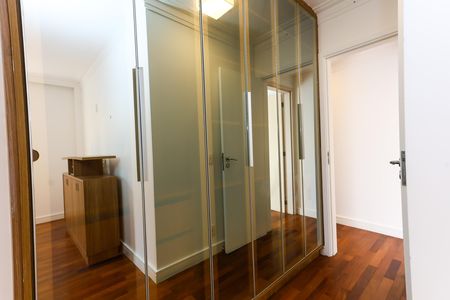Apartamento para alugar com 105m², 3 quartos e 2 vagas Apartamento para alugar com 105m², 3 quartos e 2 vagasSuíte