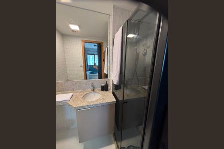 Banheiro de apartamento para alugar com 1 quarto, 28m² em Jardim Armação, Salvador