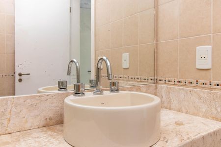 Casa de condomínio à venda com 196m², 2 quartos e 2 vagasBanheiro da Suíte