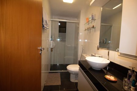 Apartamento à venda com 115m², 3 quartos e 2 vagas Apartamento à venda com 115m², 3 quartos e 2 vagasBanheiro da suite