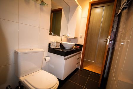 Apartamento à venda com 115m², 3 quartos e 2 vagas Apartamento à venda com 115m², 3 quartos e 2 vagasBanheiro da suite