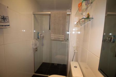 Apartamento à venda com 115m², 3 quartos e 2 vagas Apartamento à venda com 115m², 3 quartos e 2 vagasBanheiro da suite
