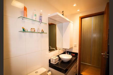 Apartamento à venda com 115m², 3 quartos e 2 vagas Apartamento à venda com 115m², 3 quartos e 2 vagasBanheiro da suite