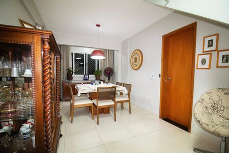 Apartamento à venda com 115m², 3 quartos e 2 vagas Apartamento à venda com 115m², 3 quartos e 2 vagasSala