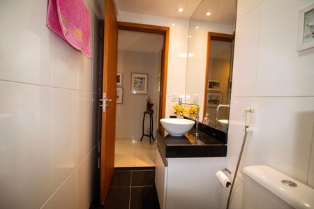 Apartamento à venda com 115m², 3 quartos e 2 vagas Apartamento à venda com 115m², 3 quartos e 2 vagasBanheiro Social