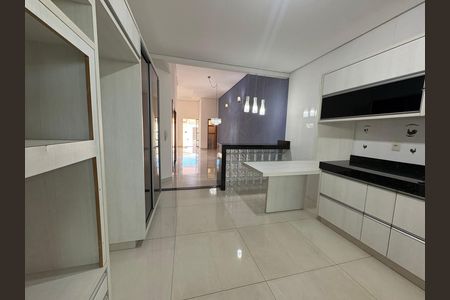 Casa à venda com 234m², 3 quartos e 4 vagas Casa à venda com 234m², 3 quartos e 4 vagasSala / Cozinha