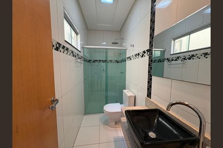 Casa à venda com 234m², 3 quartos e 4 vagas Casa à venda com 234m², 3 quartos e 4 vagasBanheiro da Suíte 2