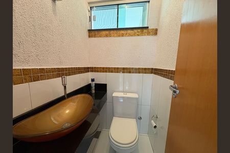 Casa à venda com 234m², 3 quartos e 4 vagas Casa à venda com 234m², 3 quartos e 4 vagasBanheiro - Sala