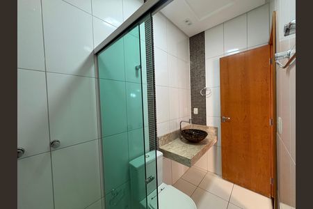 Casa à venda com 234m², 3 quartos e 4 vagas Casa à venda com 234m², 3 quartos e 4 vagasSala de TV / Suite - Banheiro