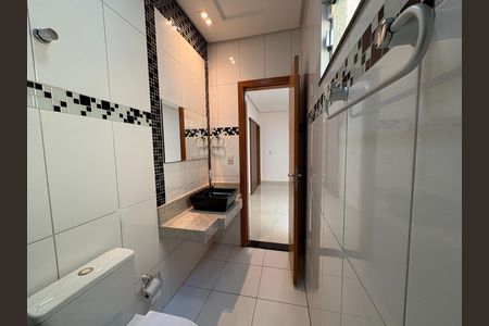 Casa à venda com 234m², 3 quartos e 4 vagas Casa à venda com 234m², 3 quartos e 4 vagasBanheiro da Suíte 2