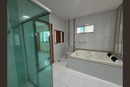 Casa à venda com 234m², 3 quartos e 4 vagas Casa à venda com 234m², 3 quartos e 4 vagasBanheiro da Suíte 1