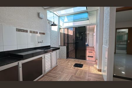 Casa à venda com 234m², 3 quartos e 4 vagas Casa à venda com 234m², 3 quartos e 4 vagasCozinha