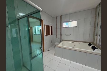 Casa à venda com 234m², 3 quartos e 4 vagas Casa à venda com 234m², 3 quartos e 4 vagasBanheiro da Suíte 1
