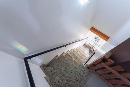 Apartamento à venda com 109m², 2 quartos e 2 vagasEscada