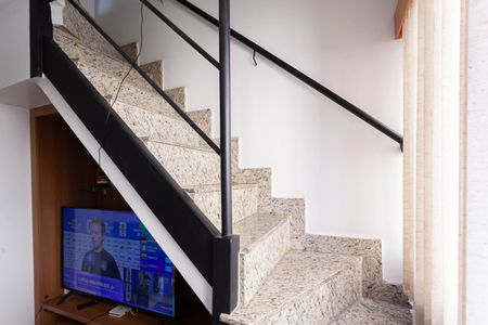 Apartamento à venda com 109m², 2 quartos e 2 vagasEscada
