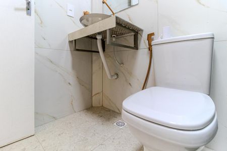 Apartamento para alugar com 65m², 2 quartos e 1 vaga Apartamento para alugar com 65m², 2 quartos e 1 vagaBanheiro