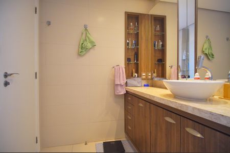 Apartamento à venda com 129m², 3 quartos e 1 vagaBanheiro da Suíte
