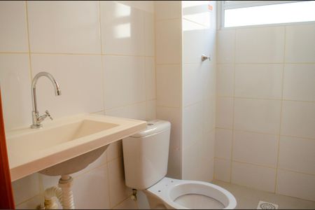 Banheiro de apartamento à venda com 2 quartos, 39m² em Residencial Jardim Belvedere, Goiânia