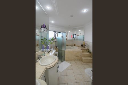 Apartamento para alugar com 1000m², 4 quartos e 4 vagas Apartamento para alugar com 1000m², 4 quartos e 4 vagasBanheiro da Suíte 3