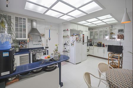 Apartamento para alugar com 1000m², 4 quartos e 4 vagas Apartamento para alugar com 1000m², 4 quartos e 4 vagasCozinha