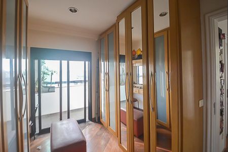 Apartamento para alugar com 1000m², 4 quartos e 4 vagas Apartamento para alugar com 1000m², 4 quartos e 4 vagasQuarto