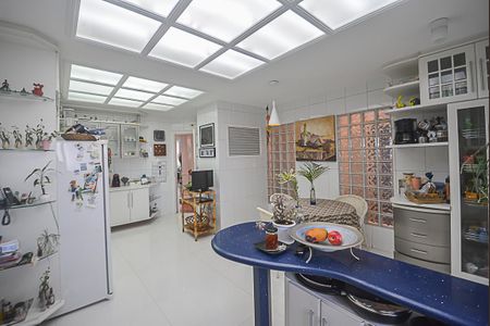 Apartamento para alugar com 1000m², 4 quartos e 4 vagas Apartamento para alugar com 1000m², 4 quartos e 4 vagasCozinha