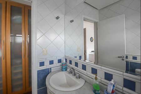Apartamento para alugar com 1000m², 4 quartos e 4 vagas Apartamento para alugar com 1000m², 4 quartos e 4 vagasBanheiro da Suíte 2