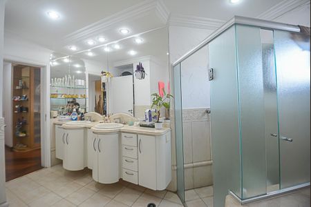 Apartamento para alugar com 1000m², 4 quartos e 4 vagas Apartamento para alugar com 1000m², 4 quartos e 4 vagasBanheiro da Suíte 3