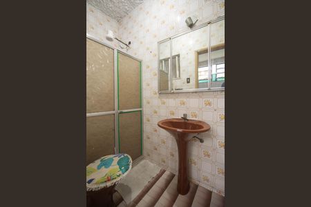 Banheiro de casa de condomínio para alugar com 1 quarto, 60m² em Ze Garoto, São Gonçalo
