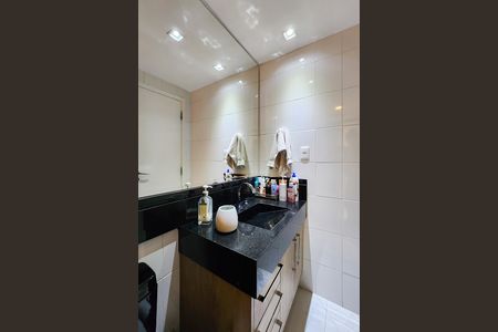 Apartamento à venda com 112m², 2 quartos e 1 vaga Apartamento à venda com 112m², 2 quartos e 1 vagaBanheiro Social