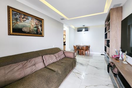 Apartamento à venda com 112m², 2 quartos e 1 vaga Apartamento à venda com 112m², 2 quartos e 1 vagaSala