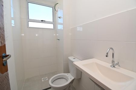 Banheiro de apartamento para alugar com 2 quartos, 40m² em Tres Barras, Contagem