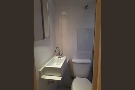 Banheiro  de casa à venda com 3 quartos, 120m² em Vila Morse, São Paulo