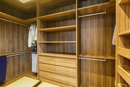 Apartamento à venda com 120m², 1 quarto e 2 vagas Apartamento à venda com 120m², 1 quarto e 2 vagasCloset da suíte