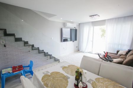 Sala de casa para alugar com 3 quartos, 500m² em Taquara, Rio de Janeiro