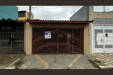 Fachada + Placa de casa para alugar com 1 quarto, 60m² em Vila Nhocuné, São Paulo