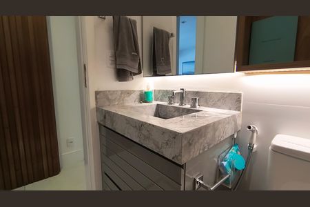 Apartamento para alugar com 221m², 4 quartos e 2 vagas Apartamento para alugar com 221m², 4 quartos e 2 vagasBanheiro Social 1