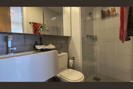 Apartamento para alugar com 221m², 4 quartos e 2 vagas Apartamento para alugar com 221m², 4 quartos e 2 vagasBanheiro Social 2