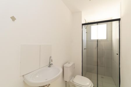 banheiro de apartamento para alugar com 2 quartos, 48m² em Jardim Helian, São Paulo