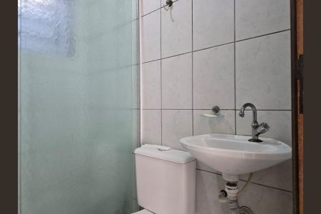 Banheiro social de casa para alugar com 2 quartos, 41m² em Jardim Pinhal, Guarulhos