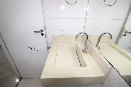 Banheiro de apartamento para alugar com 2 quartos, 45m² em Vila Nova Curuca, São Paulo