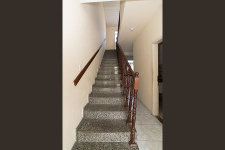 Casa para alugar com 300m², 3 quartos e 3 vagas Casa para alugar com 300m², 3 quartos e 3 vagasEscada