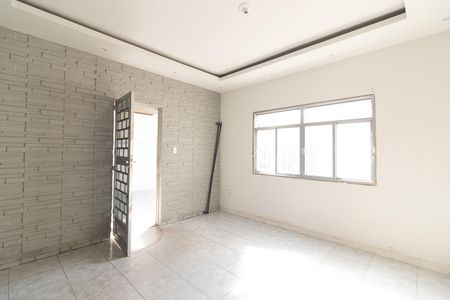 Sala de casa para alugar com 3 quartos, 300m² em Realengo, Rio de Janeiro
