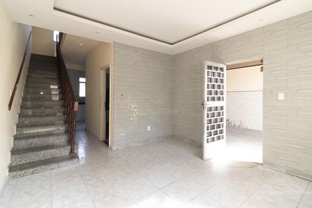 Casa para alugar com 3 quartos, 300m² em Realengo, Rio de Janeiro