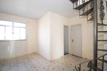 Hall da Escada de casa para alugar com 3 quartos, 300m² em Realengo, Rio de Janeiro