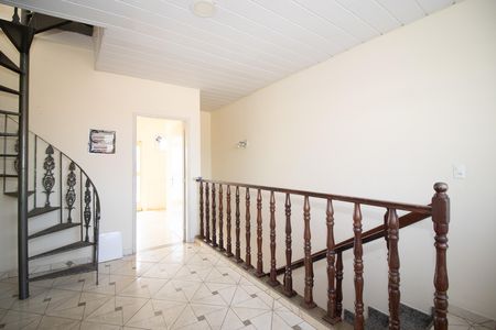 Casa para alugar com 300m², 3 quartos e 3 vagas Casa para alugar com 300m², 3 quartos e 3 vagasHall da Escada