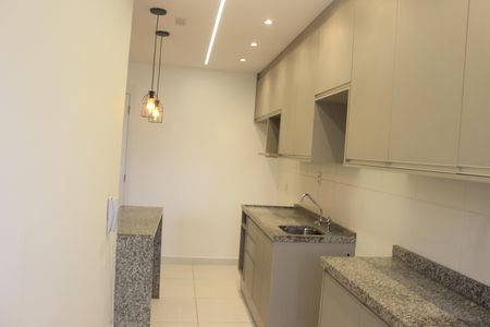 Cozinha com área de serviço de apartamento à venda com 2 quartos, 58m² em Picanço, Guarulhos